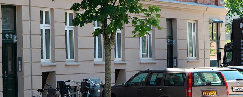 parkering foran kastanjegården