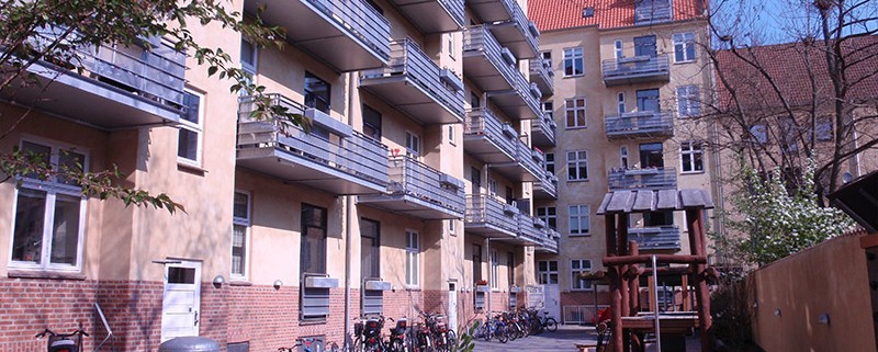 gård med altaner