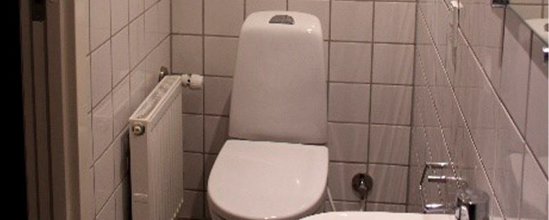 tolilet og håndvask